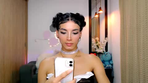 Snapshot of nilam217 chatting on 03-10-25, 11:27 Nilam online show from 03-10-25, 11:27