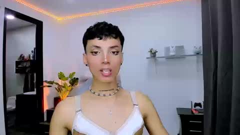 Snapshot of nilam217 chatting on 09-19-25, 03:41 Nilam online show from 09-19-25, 03:41