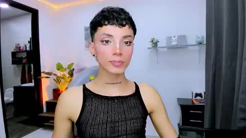 Snapshot of nilam217 chatting on 09-20-25, 01:06 Nilam online show from 09-20-25, 01:06