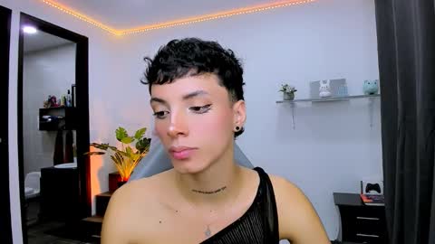 Snapshot of nilam217 chatting on 09-26-25, 02:04 Nilam online show from 09-26-25, 02:04