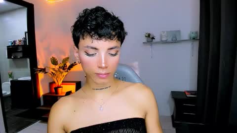 Snapshot of nilam217 chatting on 10-24-25, 01:46 Nilam online show from 10-24-25, 01:46