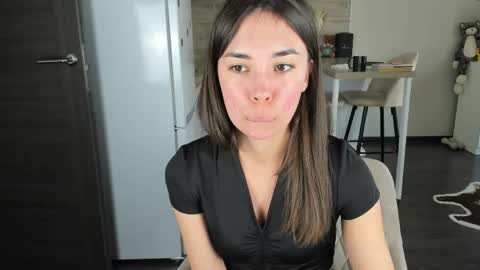 Snapshot of nilliluv chatting on 04-18-26, 01:26 Bella online show from 04-18-26, 01:26