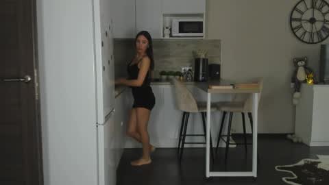 Snapshot of nilliluv chatting on 04-23-26, 12:29 Bella online show from 04-23-26, 12:29
