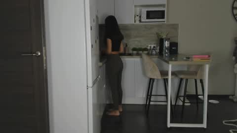 Snapshot of nilliluv chatting on 04-24-26, 10:50 Bella online show from 04-24-26, 10:50