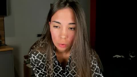 Snapshot of nilliluv chatting on 05-24-26, 11:10 Bella online show from 05-24-26, 11:10