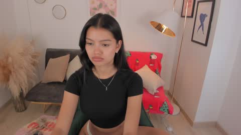 Snapshot of nina_agdal chatting on 12-17-24, 08:32 NINA online show from 12-17-24, 08:32