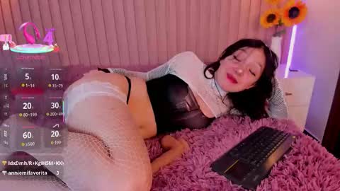 nina_ford_ online show from 12-05-25, 03:59