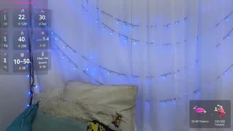 Snapshot of ninaa_fox chatting on 05-13-26, 04:59 Ninaa fox online show from 05-13-26, 04:59