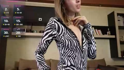 NinaNovalicious online show from 11-28-25, 08:17