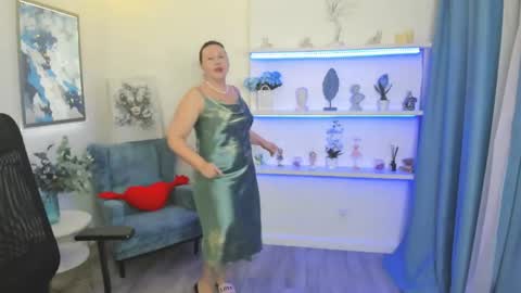 ninastarle online show from 04-15-26, 05:36