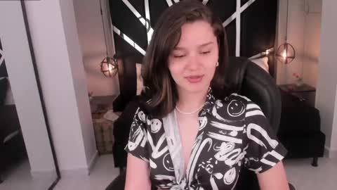 nini_solei online show from 04-23-26, 07:49