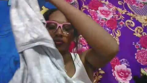 ninie246746 online show from 05-16-26, 10:36