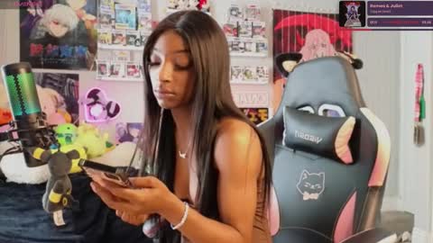 NIVIA WOLFE online show from 02-05-25, 04:36