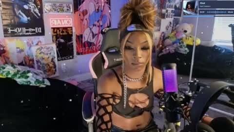 NIVIA WOLFE online show from 03-12-25, 10:39