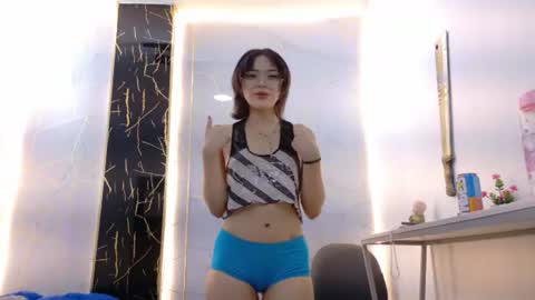 Snapshot of nix_siren chatting on 07-16-26, 12:00 online show from 07-16-26, 12:00