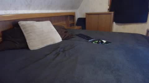 nixan85 online show from 01-12-26, 06:07