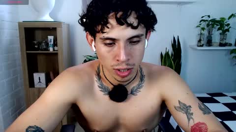 Snapshot of no_face_69 chatting on 05-19-26, 06:47 x online show from 05-19-26, 06:47