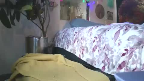 Leah online show from 09-08-25, 03:22