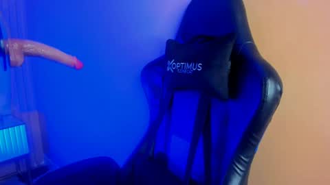 Snapshot of noa_moon chatting on 06-25-26, 05:12 Noa online show from 06-25-26, 05:12