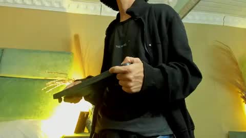 Snapshot of noaahtylor chatting on 06-19-26, 04:39 Noah online show from 06-19-26, 04:39