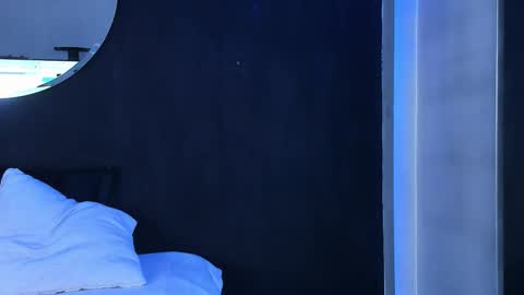 Noah  online show from 11-19-25, 03:28