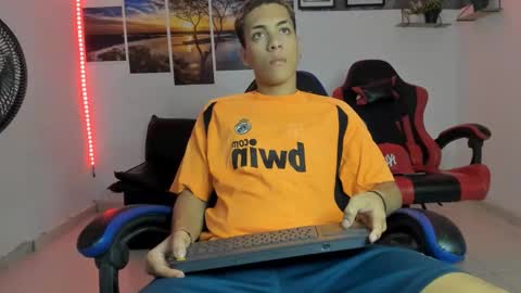 noah_flynn1 online show from 03-23-26, 10:41