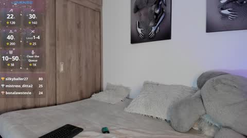 Snapshot of noah_lambert chatting on 12-22-24, 02:28 Noah online show from 12-22-24, 02:28