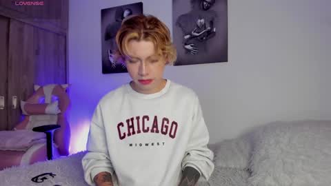 Snapshot of noah_lambert chatting on 02-07-25, 10:40 Noah online show from 02-07-25, 10:40