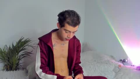 Snapshot of noah_lambert chatting on 01-12-26, 04:18 Noah online show from 01-12-26, 04:18