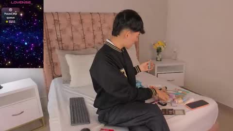 Snapshot of noah_lewiss chatting on 02-26-26, 10:25 NOAH online show from 02-26-26, 10:25