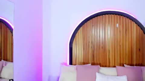 Mrs. Monroe online show from 12-28-24, 07:11