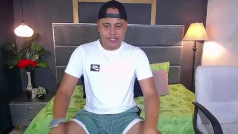 Snapshot of noah_oliver1 chatting on 05-27-26, 01:24 NOAH online show from 05-27-26, 01:24