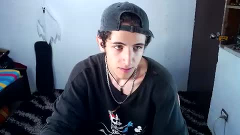 Snapshot of noah_sokolov_ chatting on 06-09-26, 04:40 Kervs online show from 06-09-26, 04:40