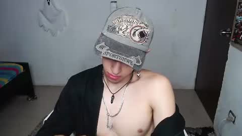 Snapshot of noah_sokolov_ chatting on 07-23-26, 04:27 Kervs online show from 07-23-26, 04:27