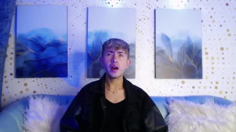Snapshot of noah_xitruxx chatting on 12-14-24, 01:05 Noah online show from 12-14-24, 01:05