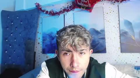 Snapshot of noah_xitruxx chatting on 12-17-24, 12:00 Noah online show from 12-17-24, 12:00