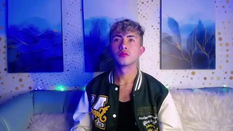 Snapshot of noah_xitruxx chatting on 12-17-24, 06:31 Noah online show from 12-17-24, 06:31