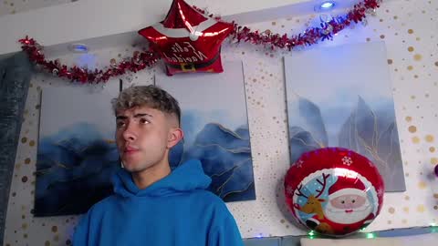 Snapshot of noah_xitruxx chatting on 12-22-24, 12:38 Noah online show from 12-22-24, 12:38