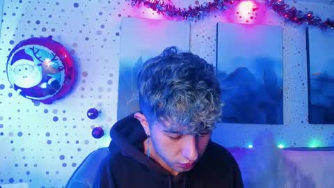 Snapshot of noah_xitruxx chatting on 01-04-25, 03:28 Noah online show from 01-04-25, 03:28