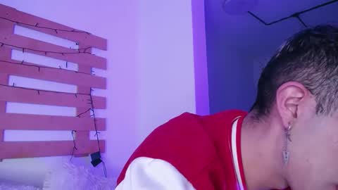 Snapshot of noah_xitruxx chatting on 01-14-25, 12:35 Noah online show from 01-14-25, 12:35