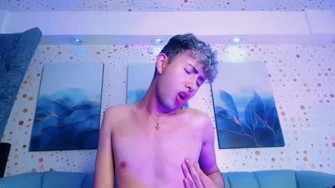 Snapshot of noah_xitruxx chatting on 01-17-25, 04:36 Noah online show from 01-17-25, 04:36