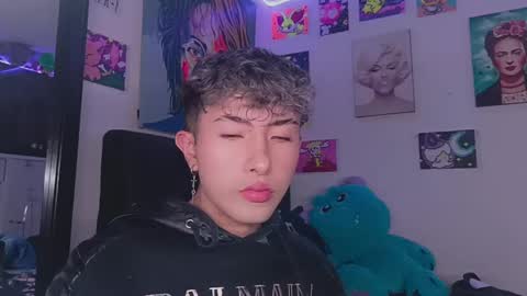 Snapshot of noah_xitruxx chatting on 01-31-25, 01:54 Noah online show from 01-31-25, 01:54