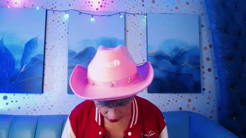 Snapshot of noah_xitruxx chatting on 01-31-25, 04:59 Noah online show from 01-31-25, 04:59
