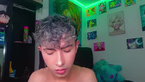 Snapshot of noah_xitruxx chatting on 02-02-25, 01:34 Noah online show from 02-02-25, 01:34