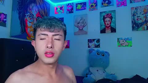 Snapshot of noah_xitruxx chatting on 02-03-25, 04:25 Noah online show from 02-03-25, 04:25