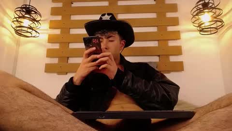Snapshot of noah_xitruxx chatting on 02-03-25, 06:39 Noah online show from 02-03-25, 06:39