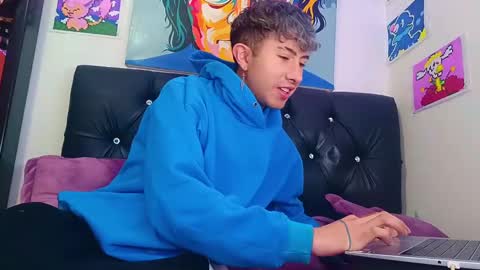 Snapshot of noah_xitruxx chatting on 02-05-25, 06:59 Noah online show from 02-05-25, 06:59