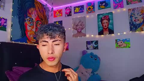 Snapshot of noah_xitruxx chatting on 02-08-25, 03:41 Noah online show from 02-08-25, 03:41