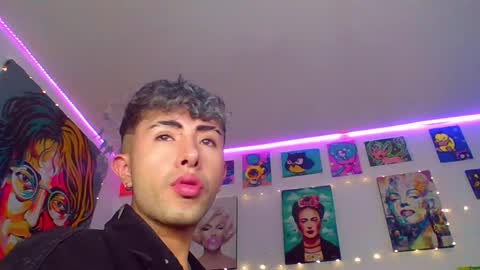 Snapshot of noah_xitruxx chatting on 02-08-25, 12:50 Noah online show from 02-08-25, 12:50