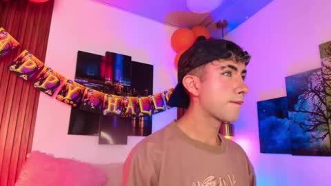 Snapshot of noah_xitruxx chatting on 10-16-25, 03:07 Noah online show from 10-16-25, 03:07